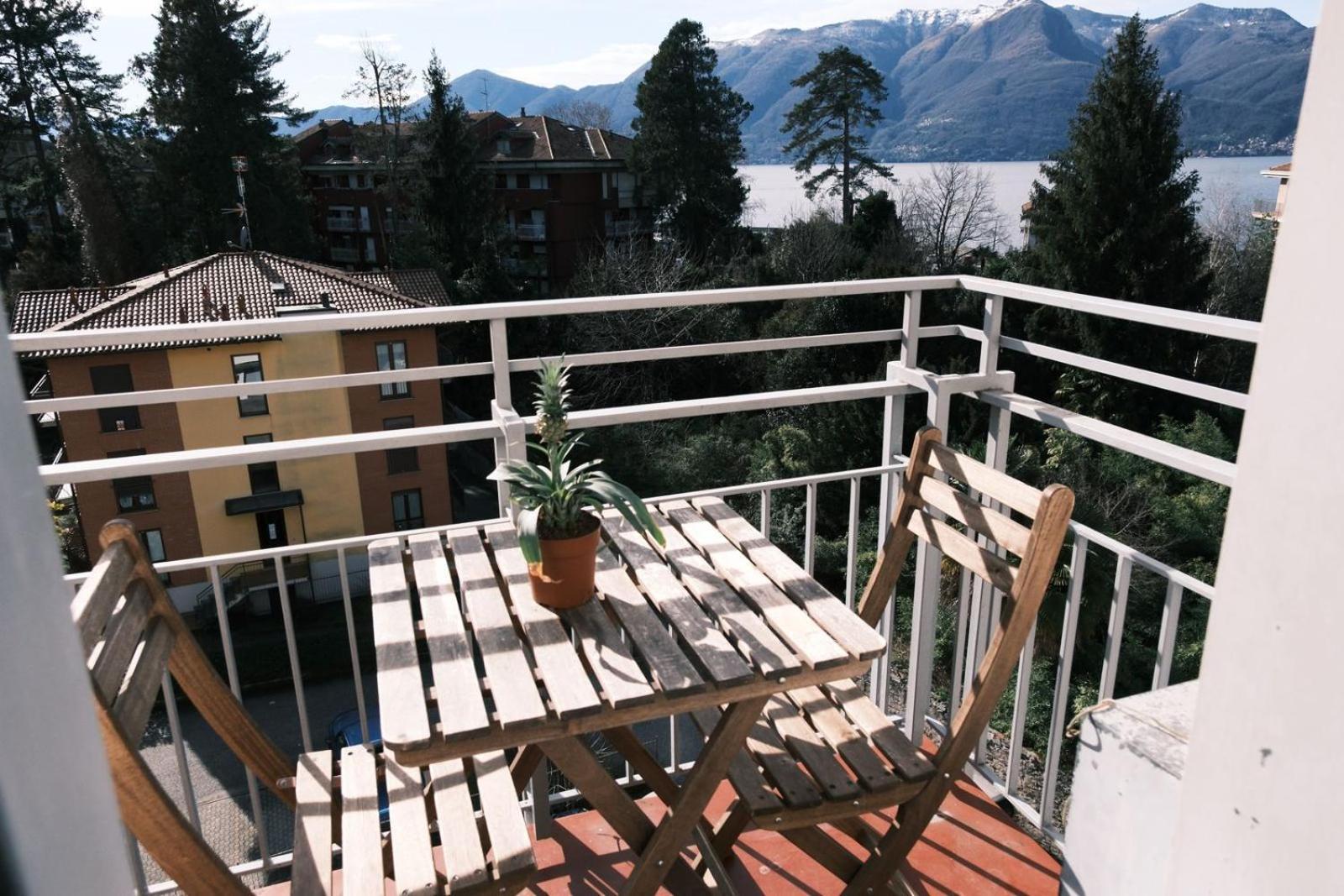 Studio With Lake And Montains Views Free Parking Luino Exteriör bild